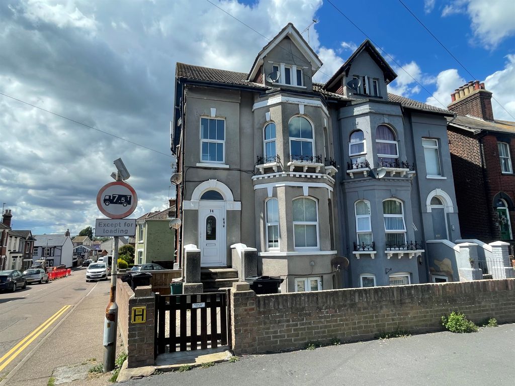 1 bed flat for sale in Main Road, Dovercourt, Harwich CO12, £100,000