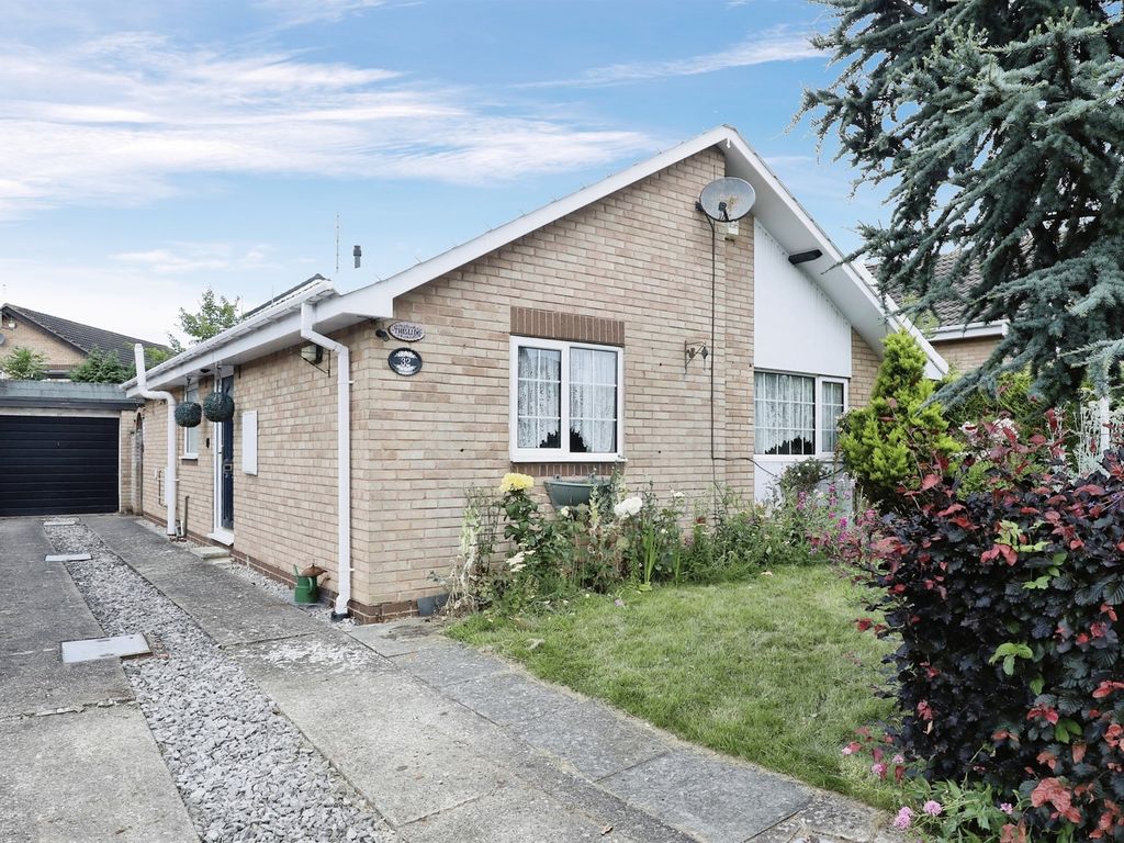 2 bed detached bungalow for sale in Cleeve Hill Gardens, Waterthorpe, Sheffield S20, £230,000