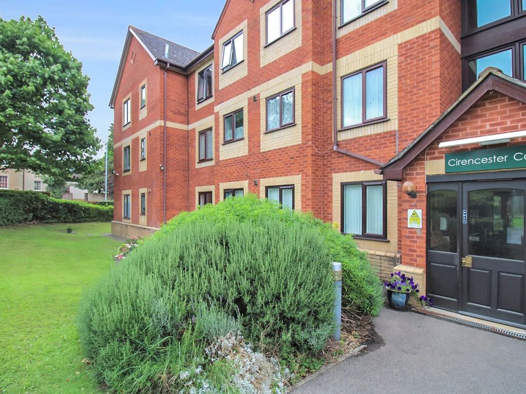 2 bed flat for sale in Drove Road, Old Town, Swindon SN1, £110,000