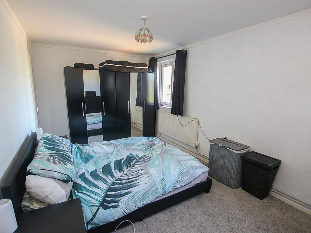 2 bed maisonette for sale in Churchill Court, Newmarket CB8, £165,000