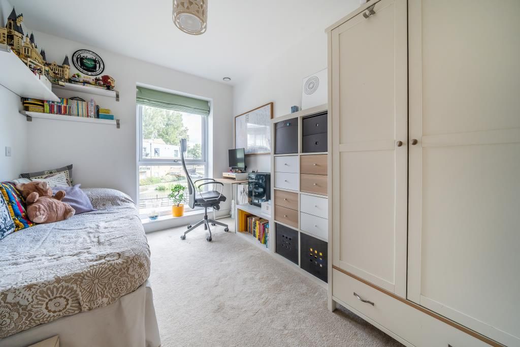 2 bed flat for sale in Nash Mills, Hemel Hempstead, Hertfordshire HP3, £290,000