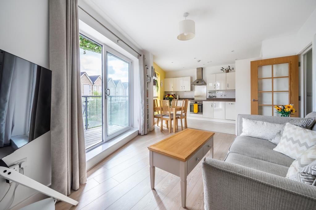 2 bed flat for sale in Nash Mills, Hemel Hempstead, Hertfordshire HP3, £290,000