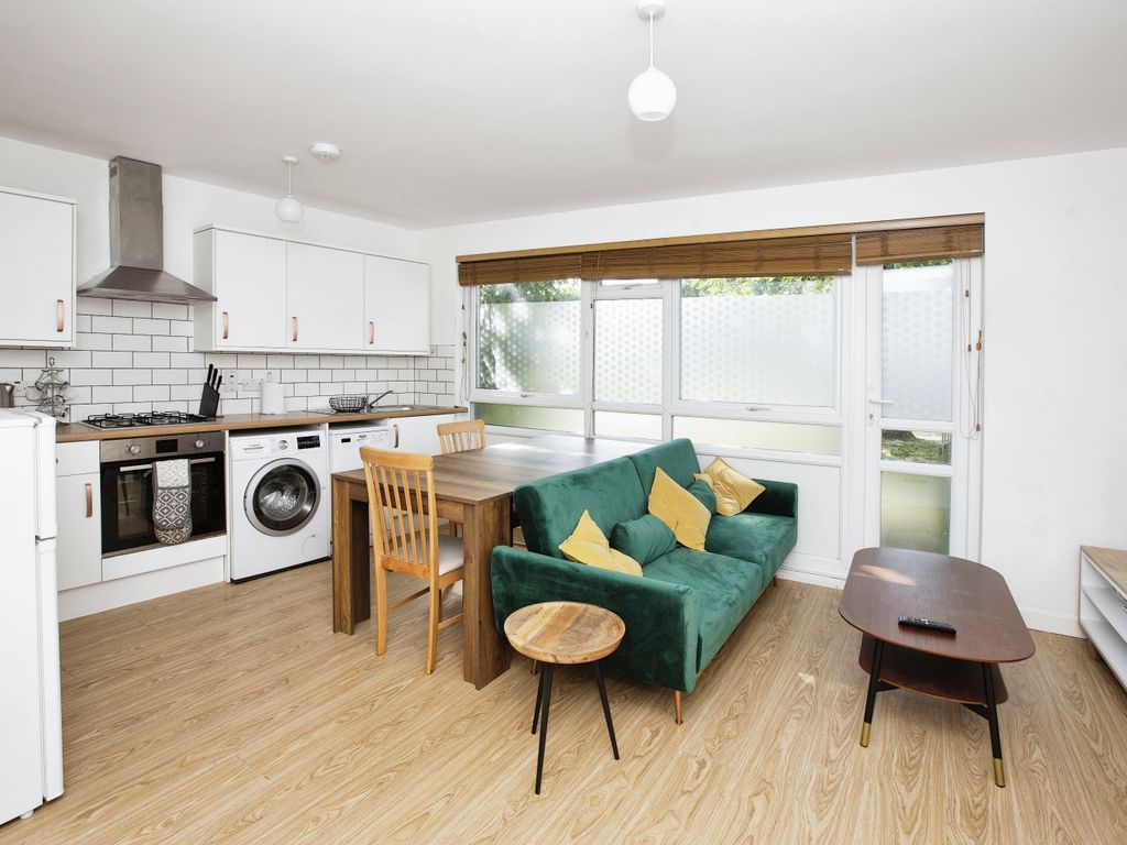 1 bed flat for sale in Salmon Lane, London E14, £230,000