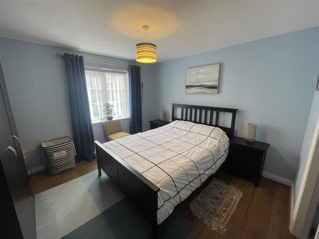 2 bed flat for sale in Collingsway, Darlington DL2, £105,000