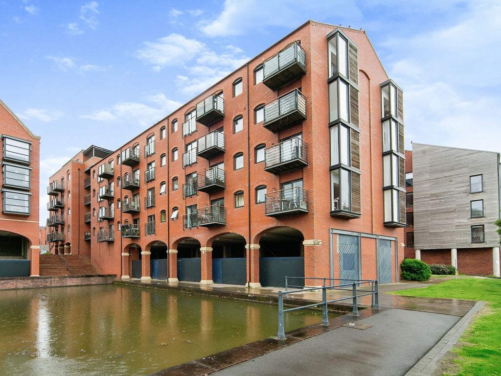 2 bed flat for sale in Wharf View, Chester CH1, £180,000