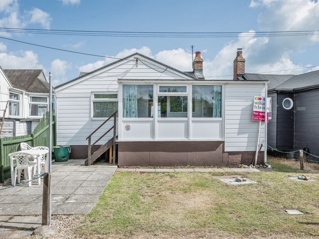 2 bed bungalow for sale in Sea View Estate, Bacton, Norwich NR12, £190,000