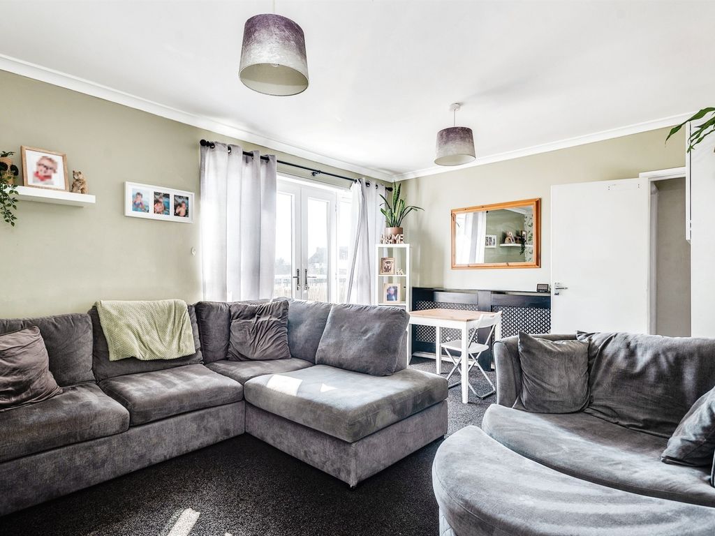 2 bed flat for sale in Green Furlong, Berinsfield, Wallingford OX10, £155,000