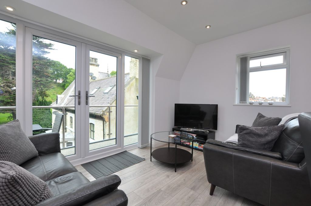 2 bed flat for sale in Broomfield Terrace, Whitby YO21, £325,000