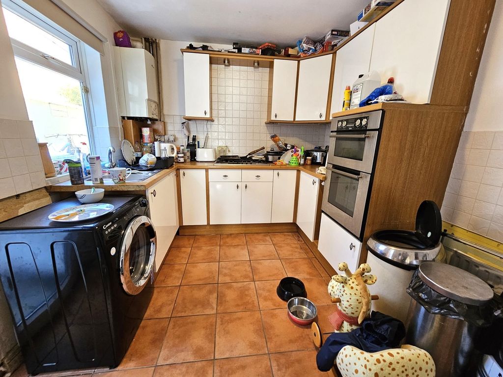 2 bed terraced house for sale in Russell Street, Kettering, Northamptonshire. NN16, £157,500