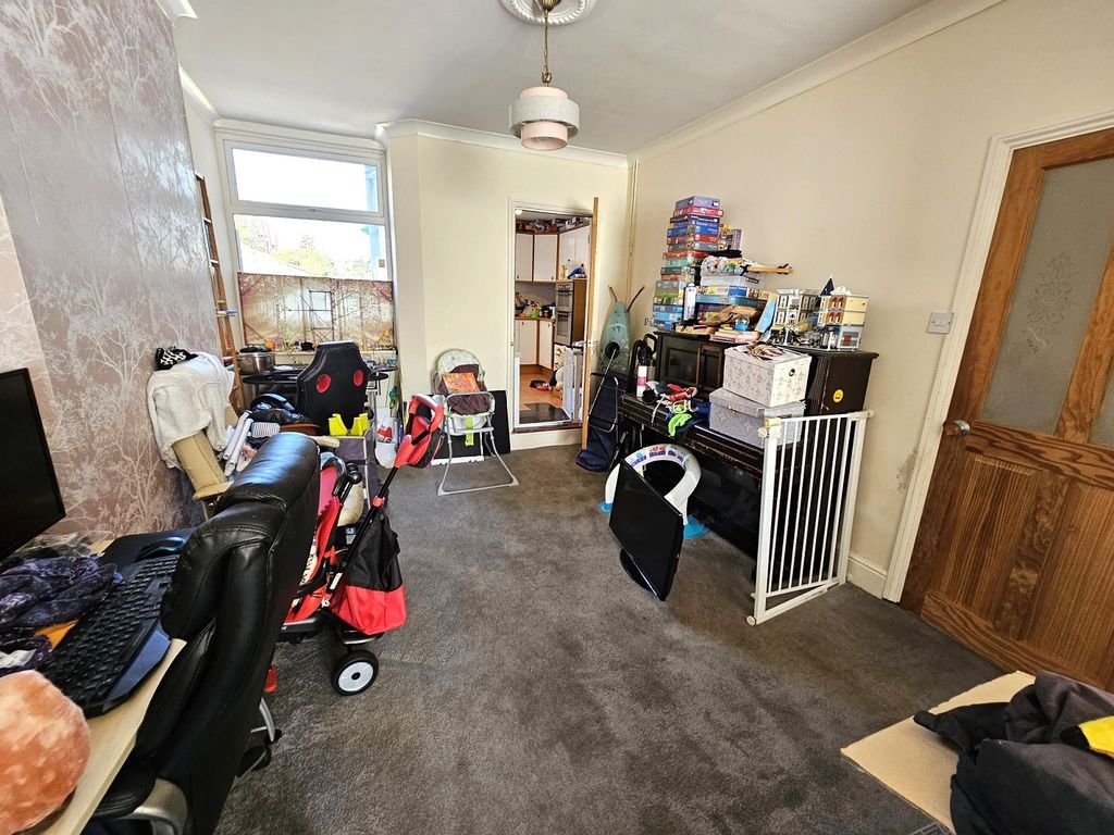 2 bed terraced house for sale in Russell Street, Kettering, Northamptonshire. NN16, £157,500