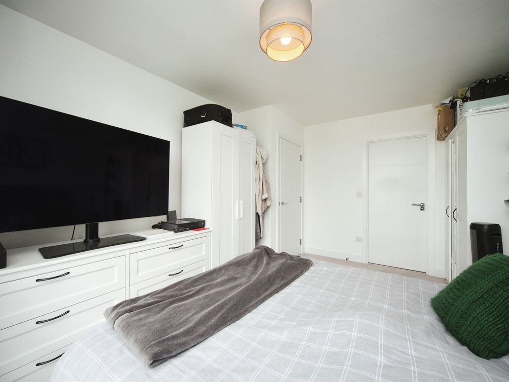 2 bed flat for sale in Youngman Place, Taunton TA1, £220,000