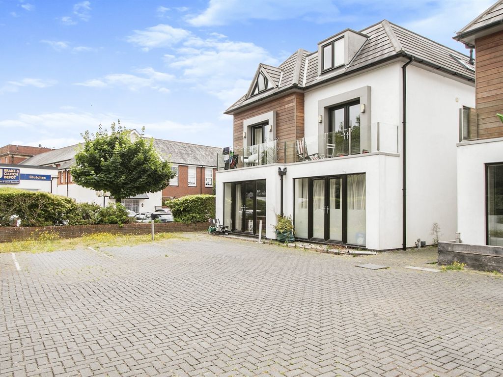 3 bed town house for sale in Victoria Park Road, Winton, Bournemouth BH9, £325,000