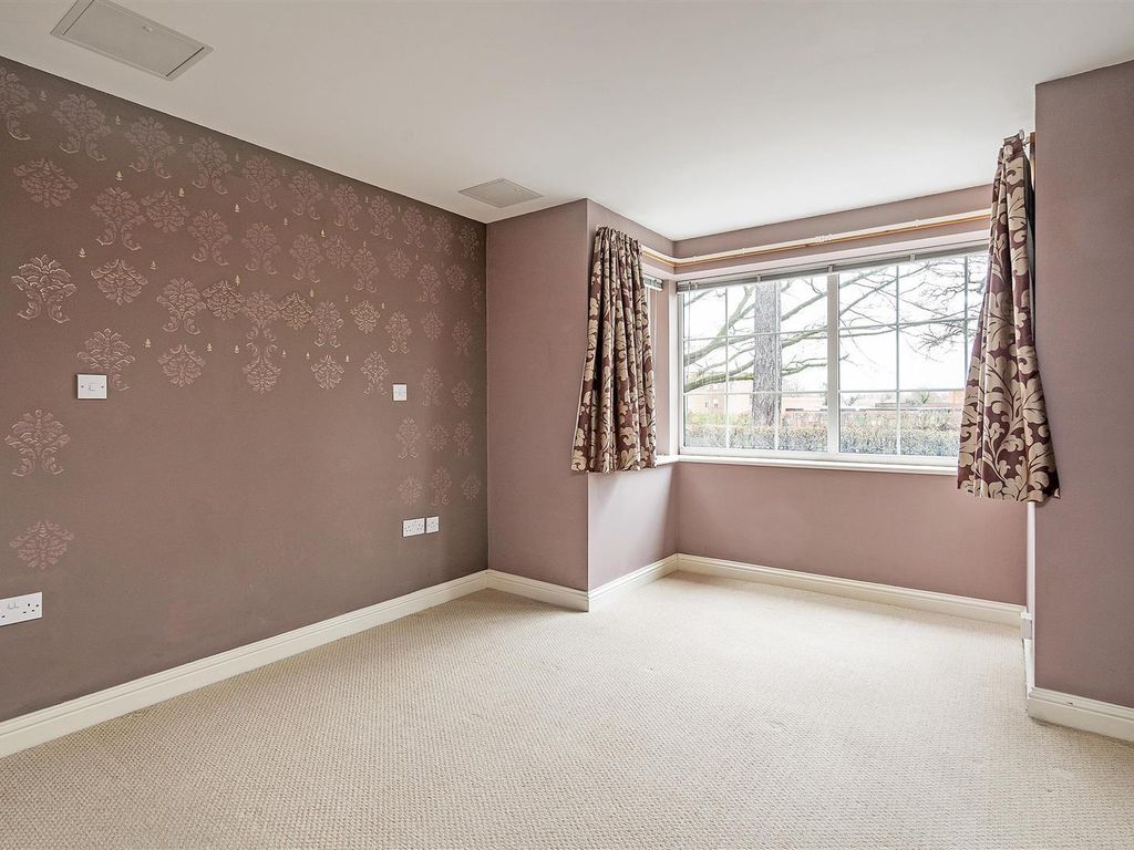 1 bed flat for sale in Dingle Lane, Solihull B91, £170,000