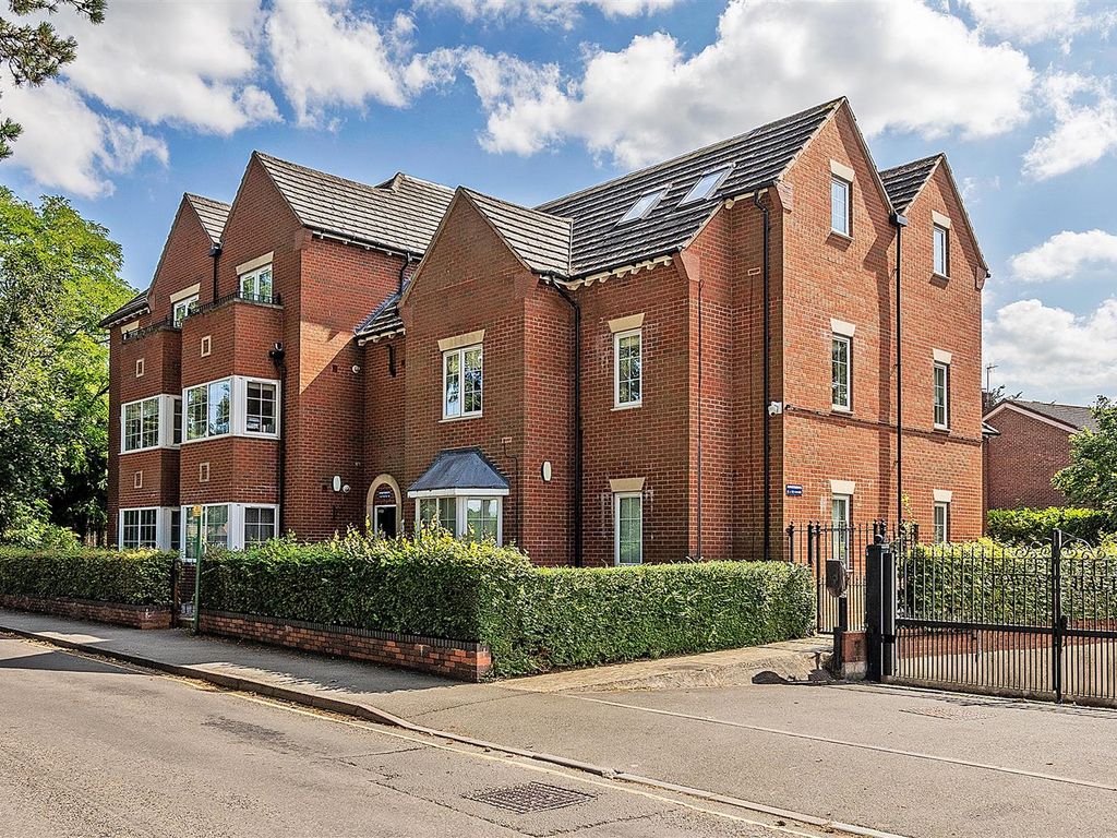 1 bed flat for sale in Dingle Lane, Solihull B91, £170,000