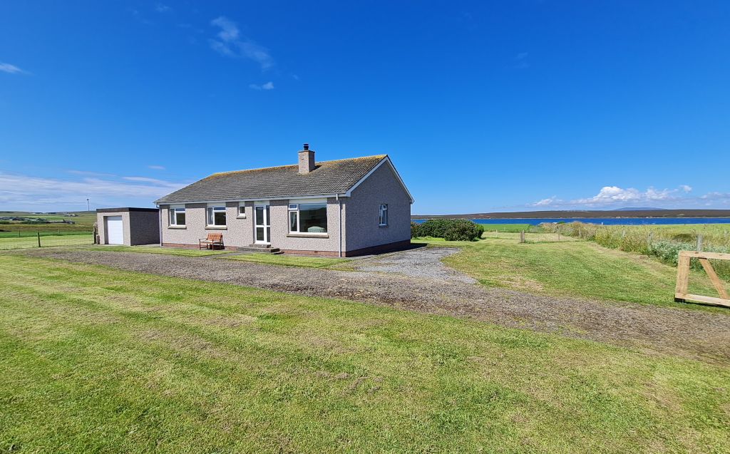 4 bed detached bungalow for sale in Flotta, Orkney KW16, £125,000