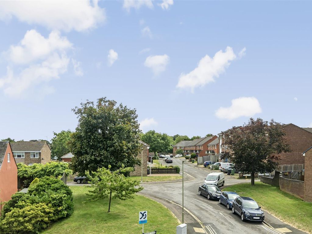2 bed flat for sale in Duces Court, Limborough Road, Wantage OX12, £179,950