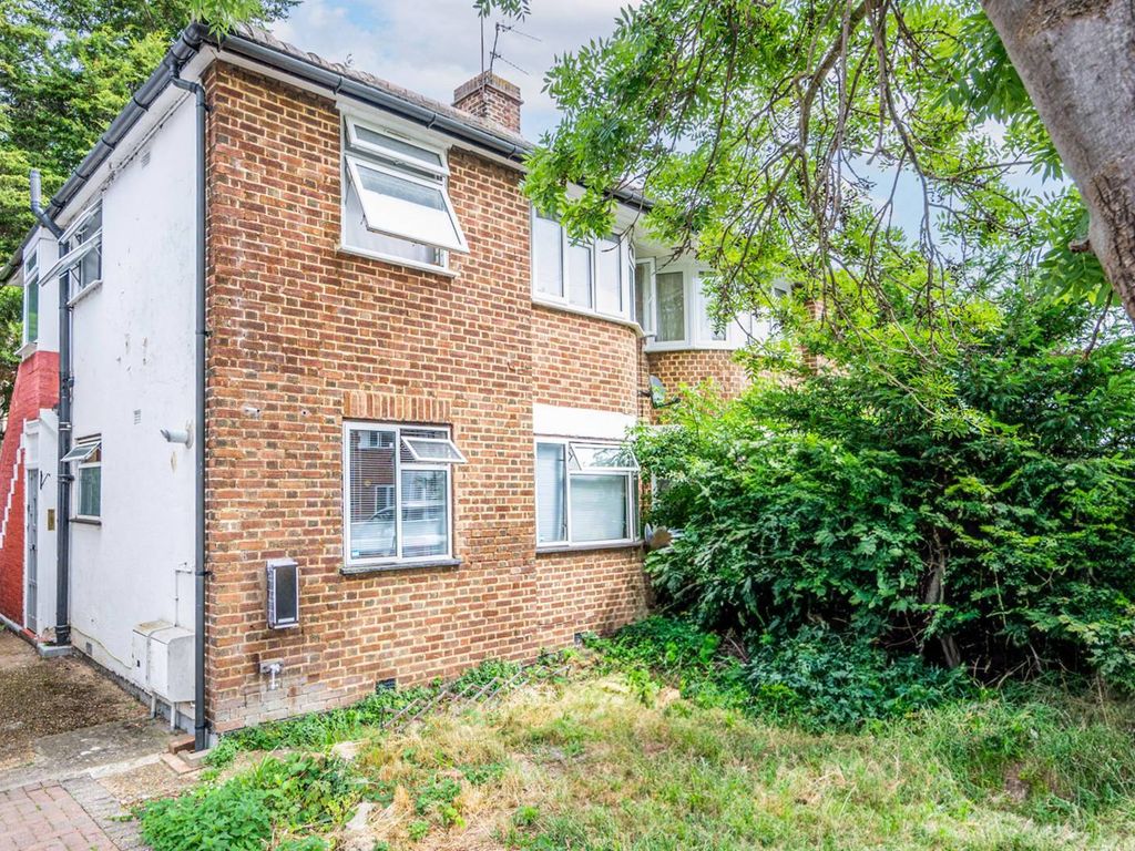 2 bed maisonette for sale in Runnymede, Colliers Wood, London SW19, £330,000