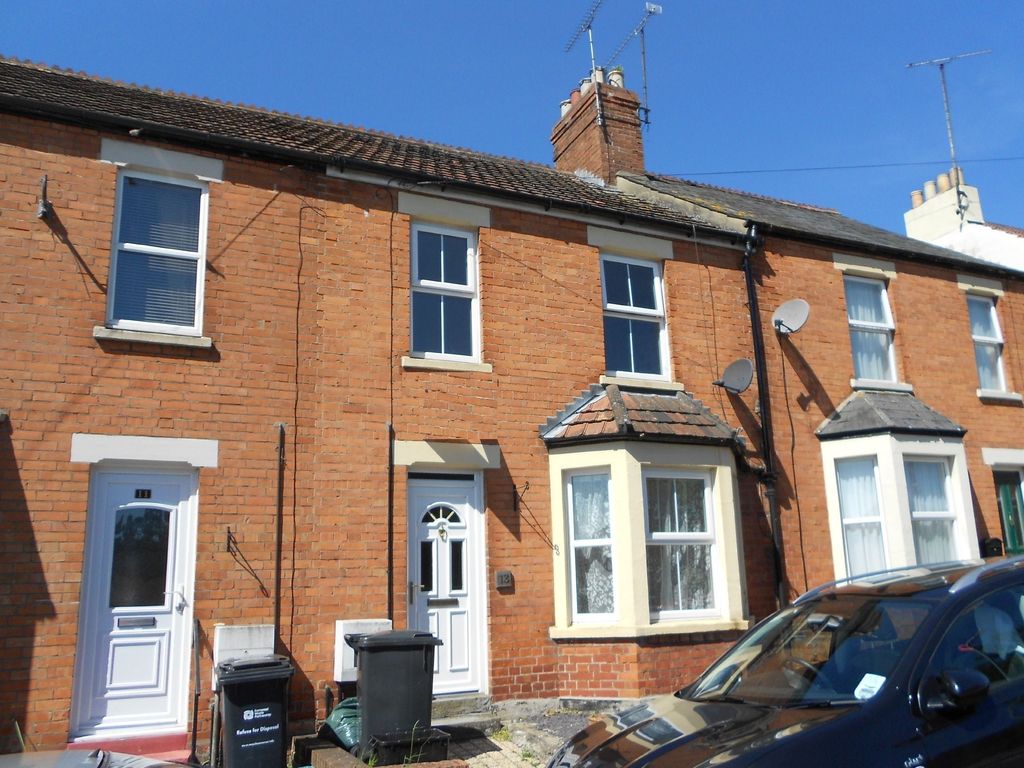 3 bed terraced house for sale in Percy Road, Yeovil BA21, £160,000