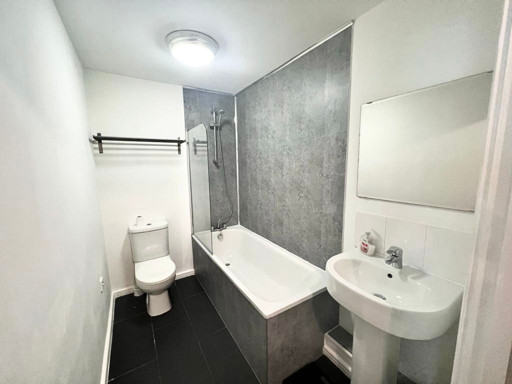 2 bed flat for sale in Camp Street, Salford M7, £150,000