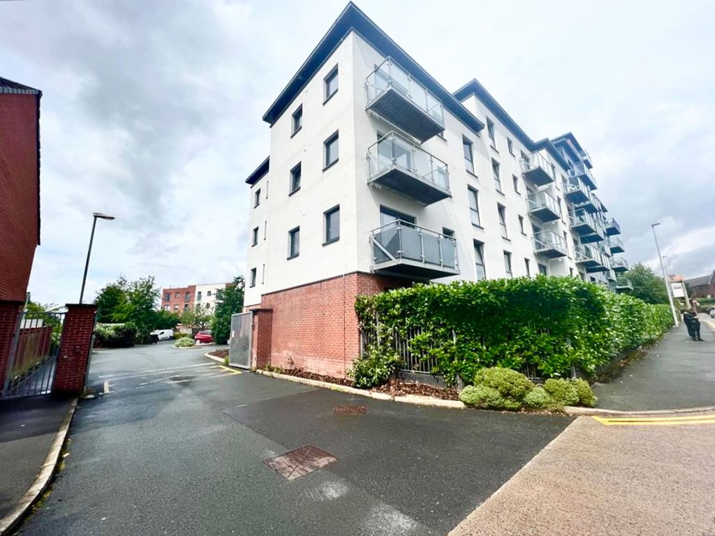 2 bed flat for sale in Camp Street, Salford M7, £150,000
