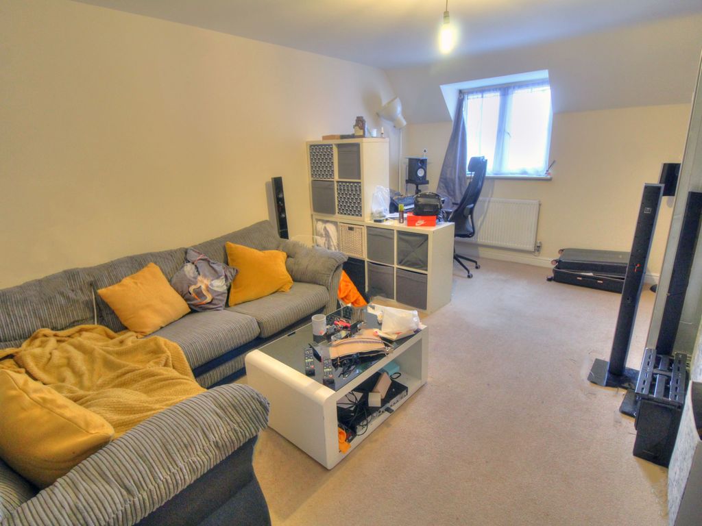 2 bed flat for sale in Anchor Drive, Tipton DY4, £150,000