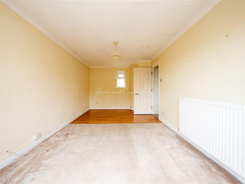 2 bed flat for sale in Fairmead Court, Cartwright Lane Fairwater, Cardiff CF5, £130,000