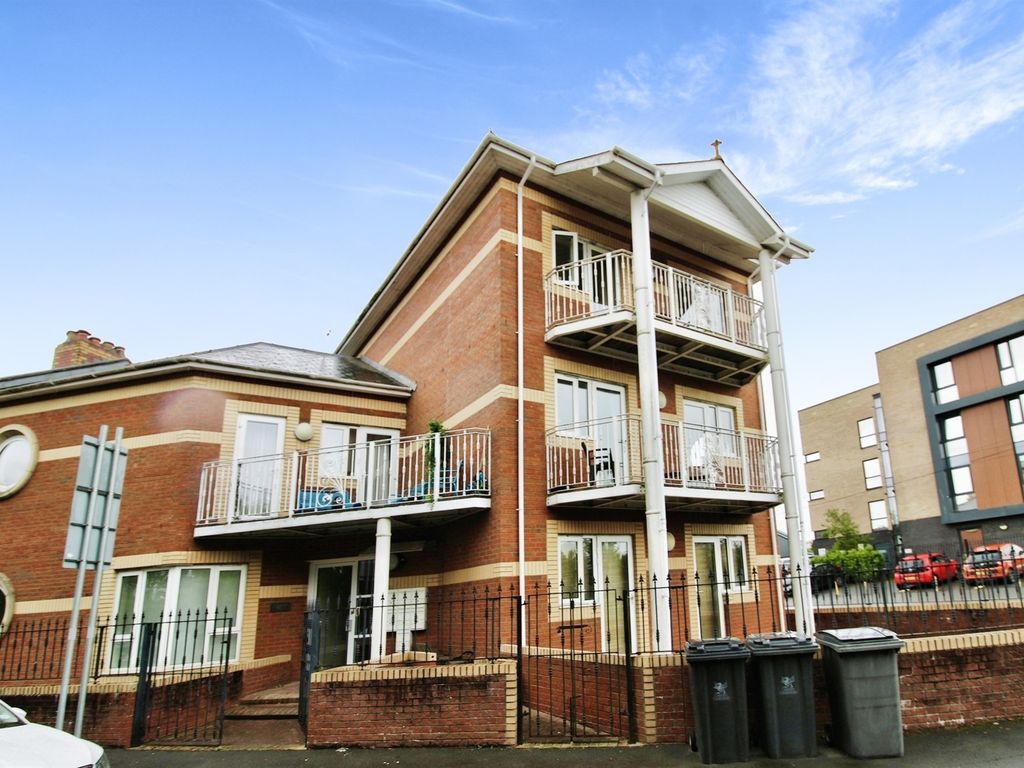 1 bed flat for sale in Clarence Embankment, Cardiff CF10, £140,000