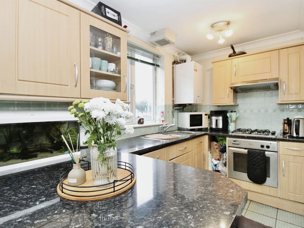 1 bed flat for sale in Clarence Embankment, Cardiff CF10, £140,000