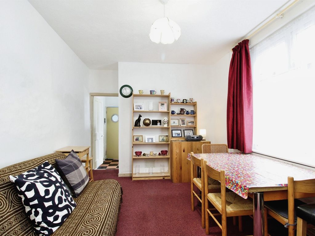 2 bed flat for sale in Ferndale Street, Cardiff CF11, £150,000
