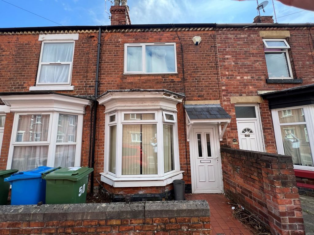 3 bed terraced house for sale in Victoria Road, Worksop S80, £75,000