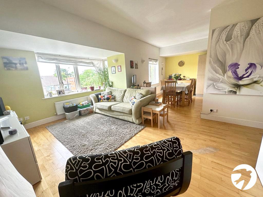 2 bed flat for sale in Burnt Ash Hill, London SE12, £300,000
