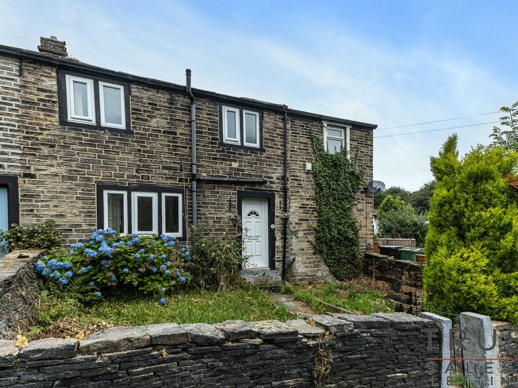 2 bed terraced house for sale in Roger Lane, Huddersfield HD4, £120,000