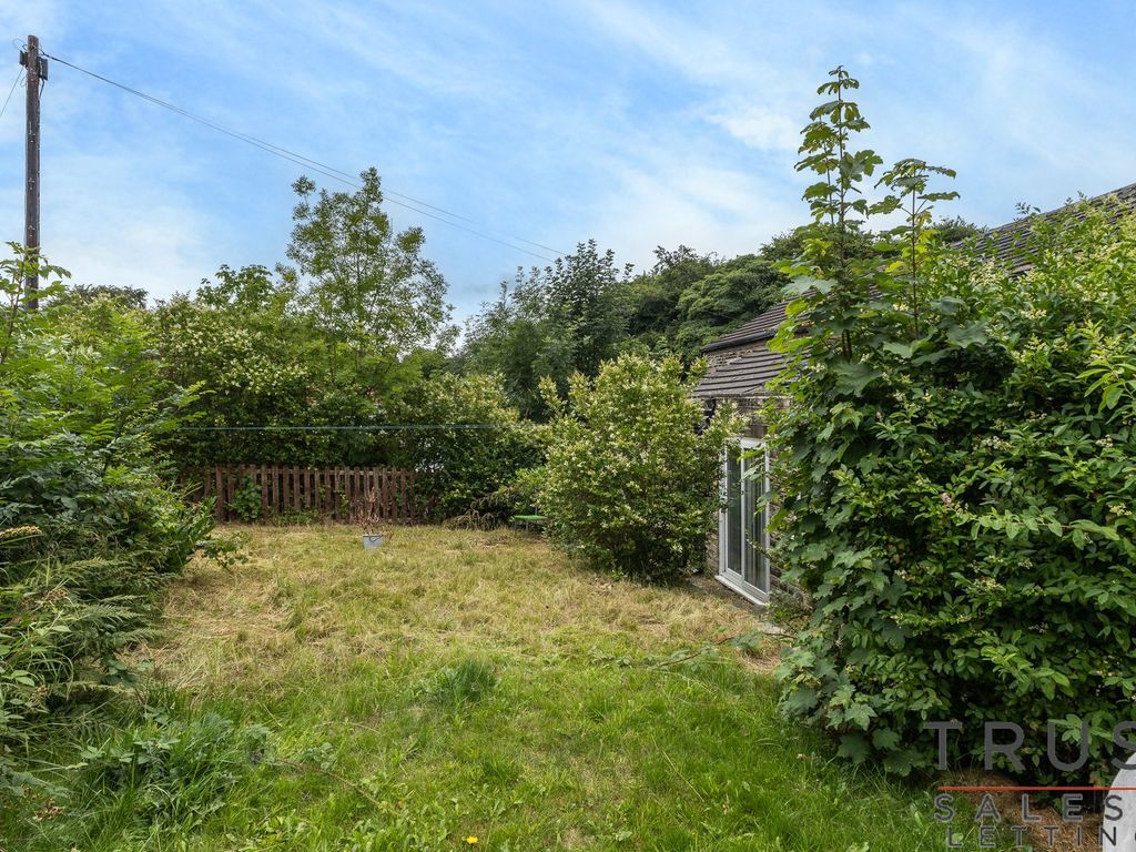 2 bed terraced house for sale in Roger Lane, Huddersfield HD4, £120,000