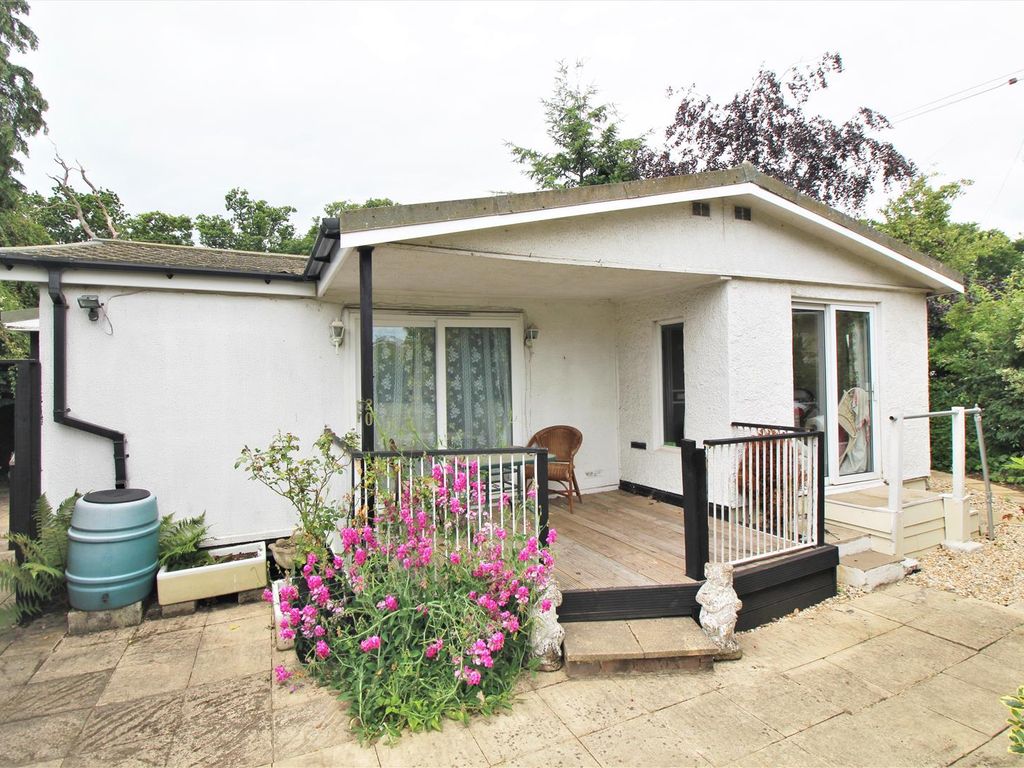 3 bed mobile/park home for sale in West End Road, Mortimer Common, Reading RG7, £120,000
