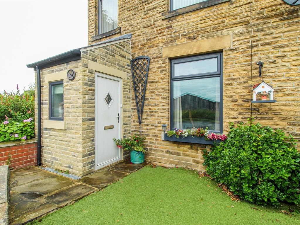 3 bed end terrace house for sale in Soothill Lane, Soothill, Batley WF17, £265,000