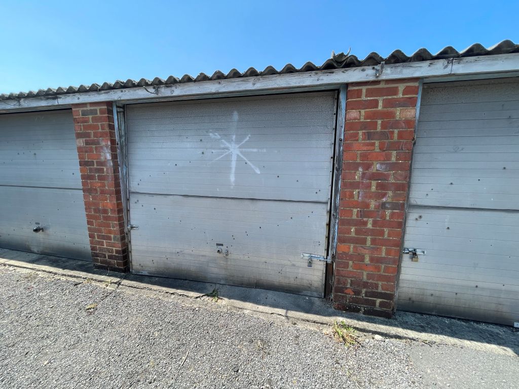 Parking/garage for sale in Amesbury, Salisbury SP4, £13,500