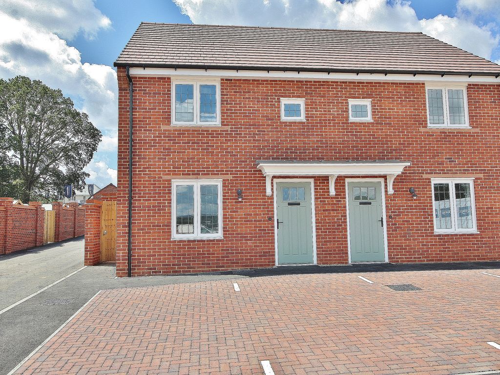 2 bed property for sale in Pakenham Road, Waterlooville PO7, £118,000