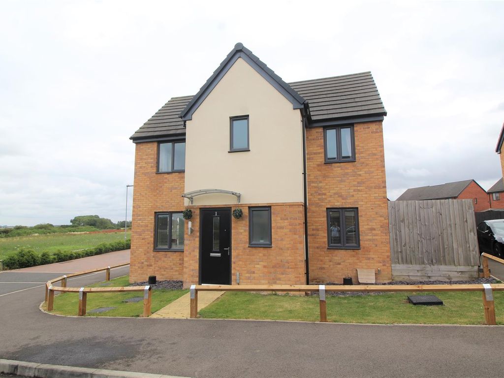 3 bed detached house for sale in Chamberlain Way, Gunthorpe, Peterborough PE4, £265,000