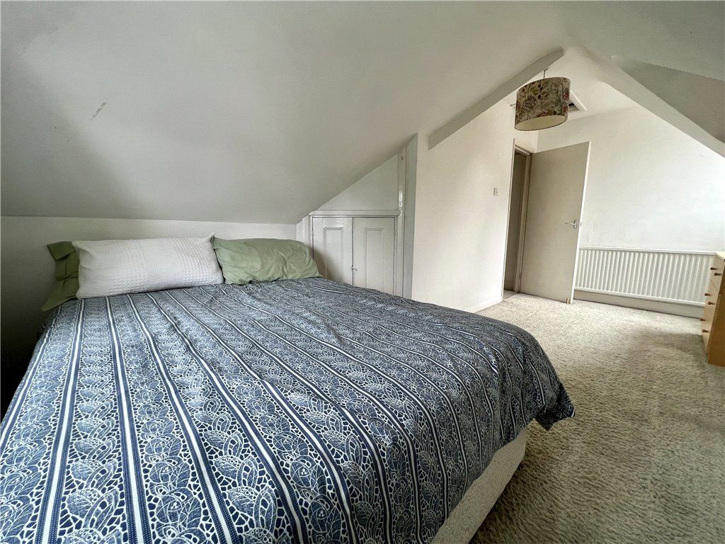 1 bed flat for sale in York Road, Guildford, Surrey GU1, £190,000