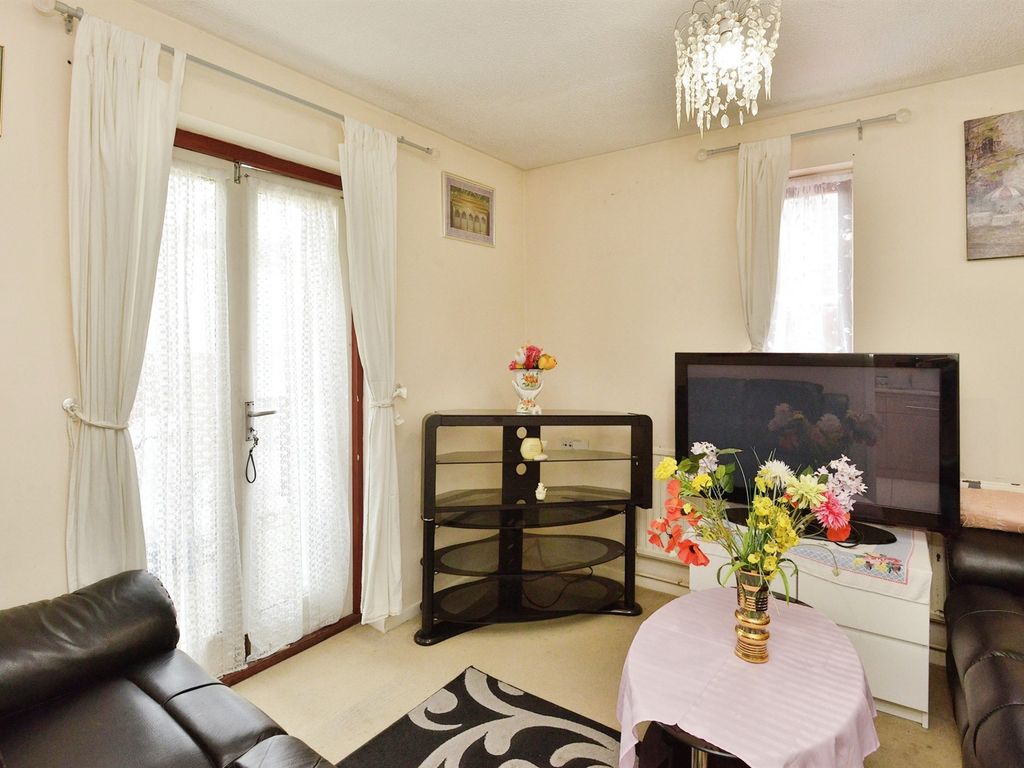 1 bed maisonette for sale in Bradwell Common Boulevard, Bradwell Common, Milton Keynes MK13, £63,000