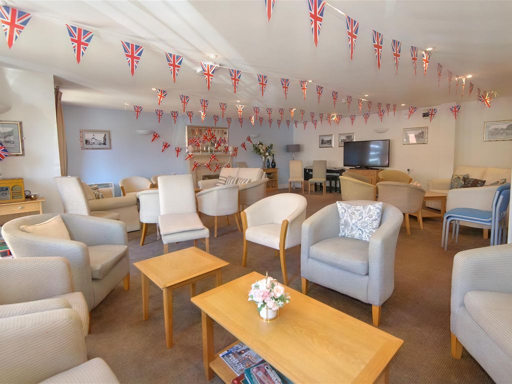 1 bed flat for sale in Liberty Court, Bellingdon Road, Chesham, Buckinghamshire HP5, £198,000