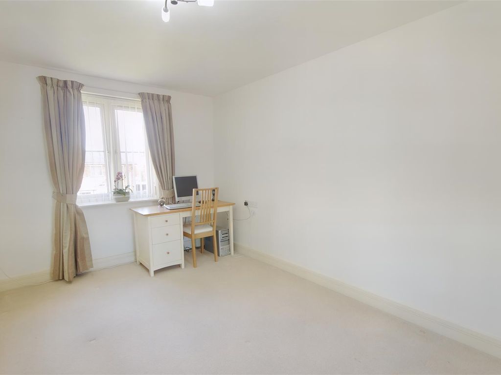 1 bed flat for sale in Liberty Court, Bellingdon Road, Chesham, Buckinghamshire HP5, £198,000