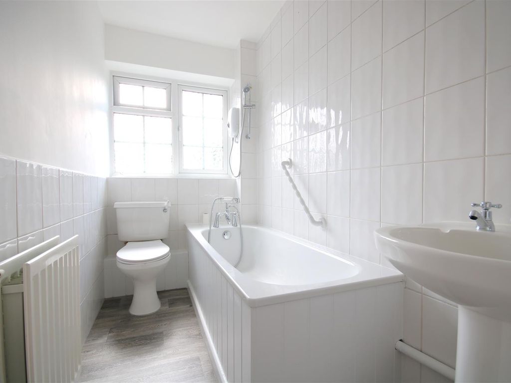 1 bed flat for sale in Arborfield Close, Slough SL1, £209,950