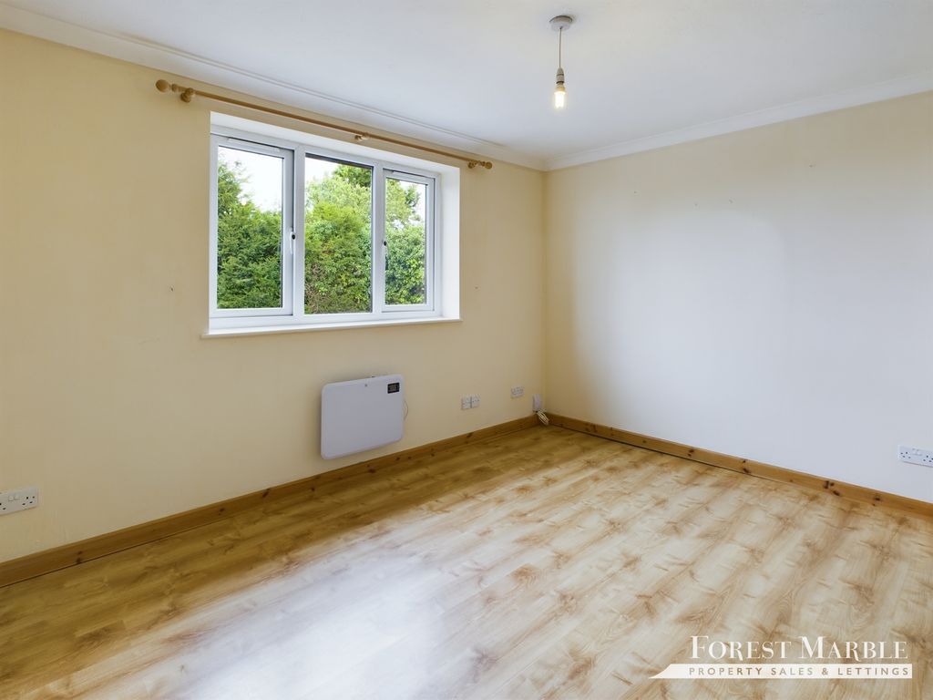 1 bed flat for sale in Houston Way, Frome BA11, £130,000