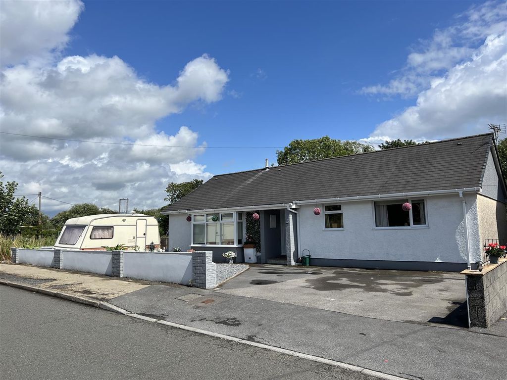 3 bed detached bungalow for sale in Pantyffynnon Road, Ammanford SA18, £230,000