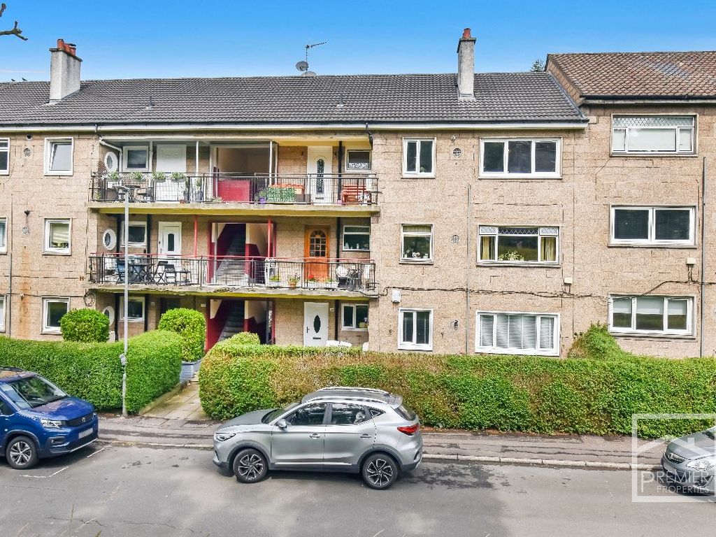 3 bed flat for sale in Fyvie Avenue, Glasgow G43, £105,000