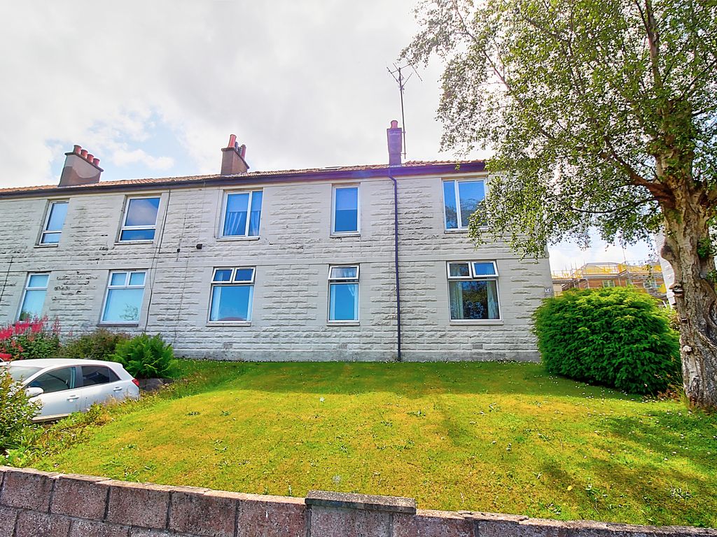 3 bed flat for sale in Mains Drive, Dundee DD4, £117,000