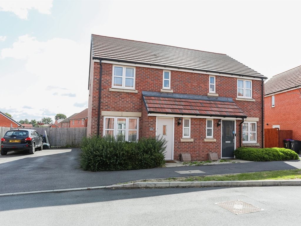 3 bed semi-detached house for sale in Alford Rise, Salisbury SP2, £287,500