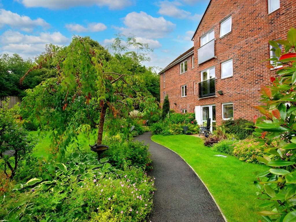 2 bed flat for sale in Dutton Court, Station Approach, Cheadle Hulme, Cheadle SK8, £250,000