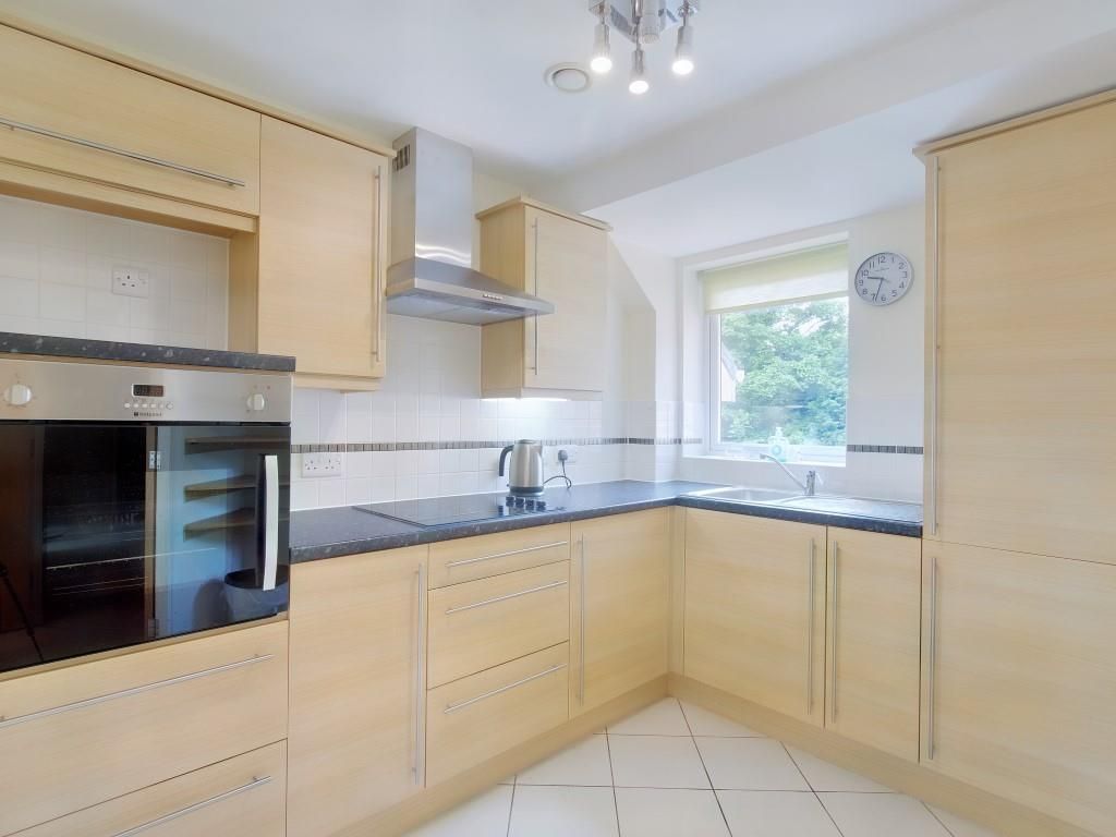 2 bed flat for sale in Dutton Court, Station Approach, Cheadle Hulme, Cheadle SK8, £250,000